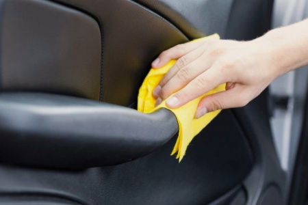 72% автомобилистов поддерживают чистоту в салоне своими руками